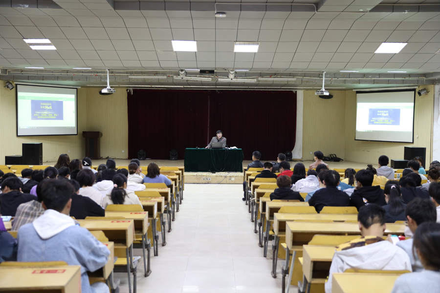 院党委副书记院长许信旺为建筑与园林系学生讲授形势与政策课