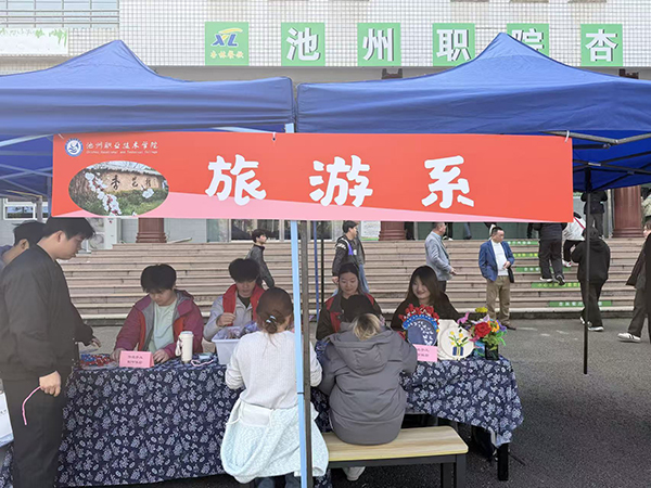 1774487526687232.jpg 旅游.jpg